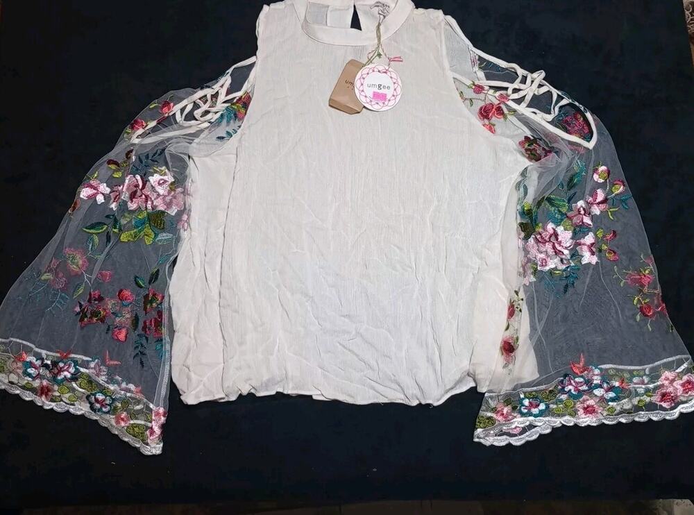 Umgee Floral Embroidered Sheer Sleeve Top Size M peekaboo shoulders NWT